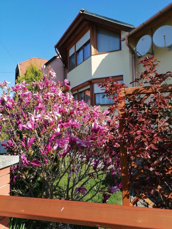 Marina-Buek Apartmanhaz Exterior foto