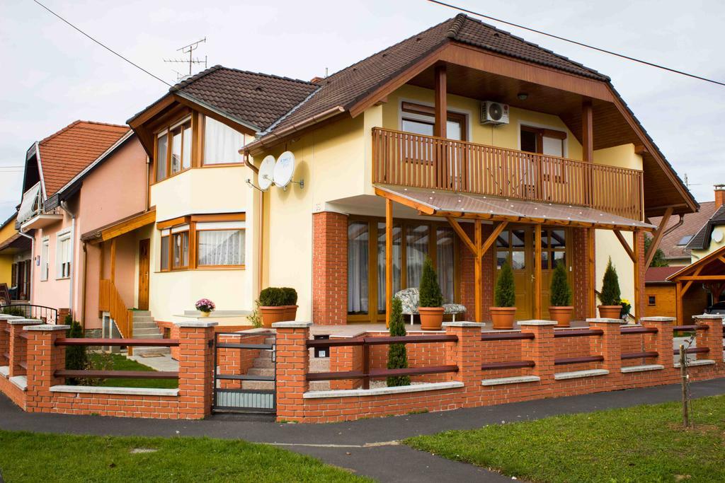 Marina-Buek Apartmanhaz Zimmer foto