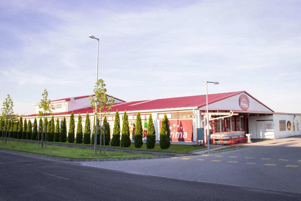 Marina-Buek Apartmanhaz Exterior foto