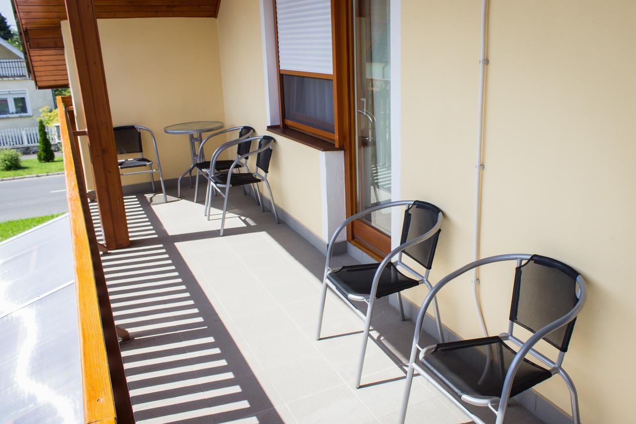 Marina-Buek Apartmanhaz Exterior foto